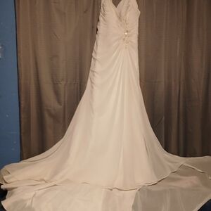 David's Bridal Ivory Satin Bridal Gown Label Detail